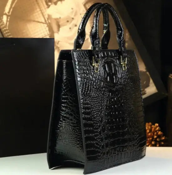 Sac Tote Cuir Croco noir, structure rigide, cuir texturé, avec anses, plusieurs poches - SuzzaneMarket.