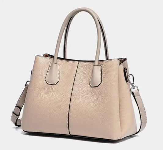 Sac Tote Cuir Grainé MILES en beige, avec deux anses, bride d'épaule, poches intérieures, fermeture à zipper.